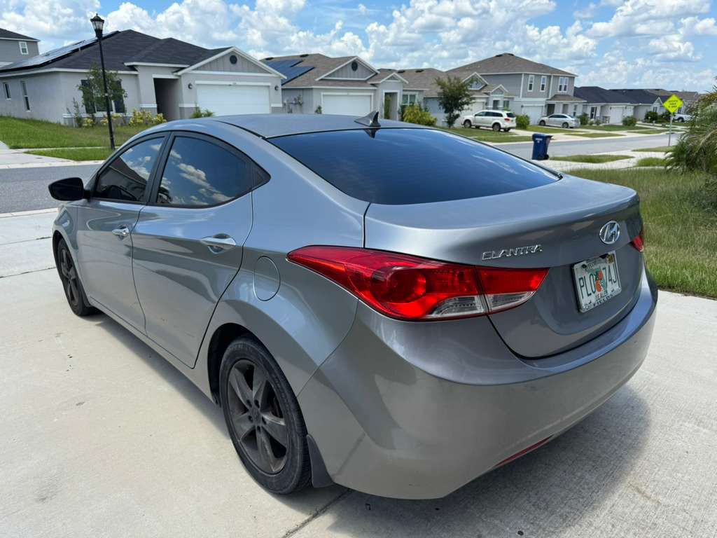 2013 Hyundai Elantra Image 3