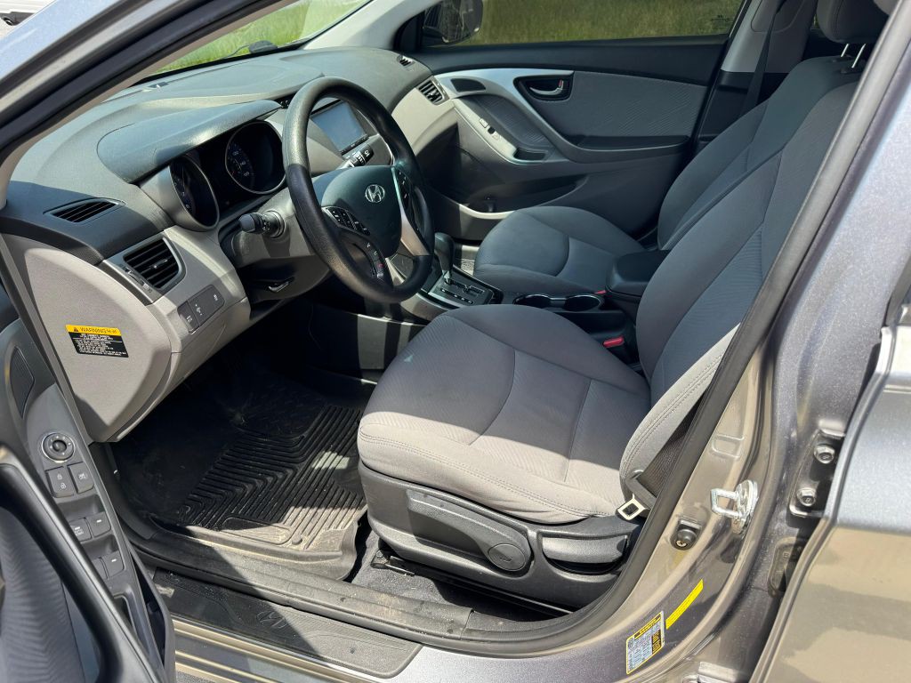 2013 Hyundai Elantra Image 9