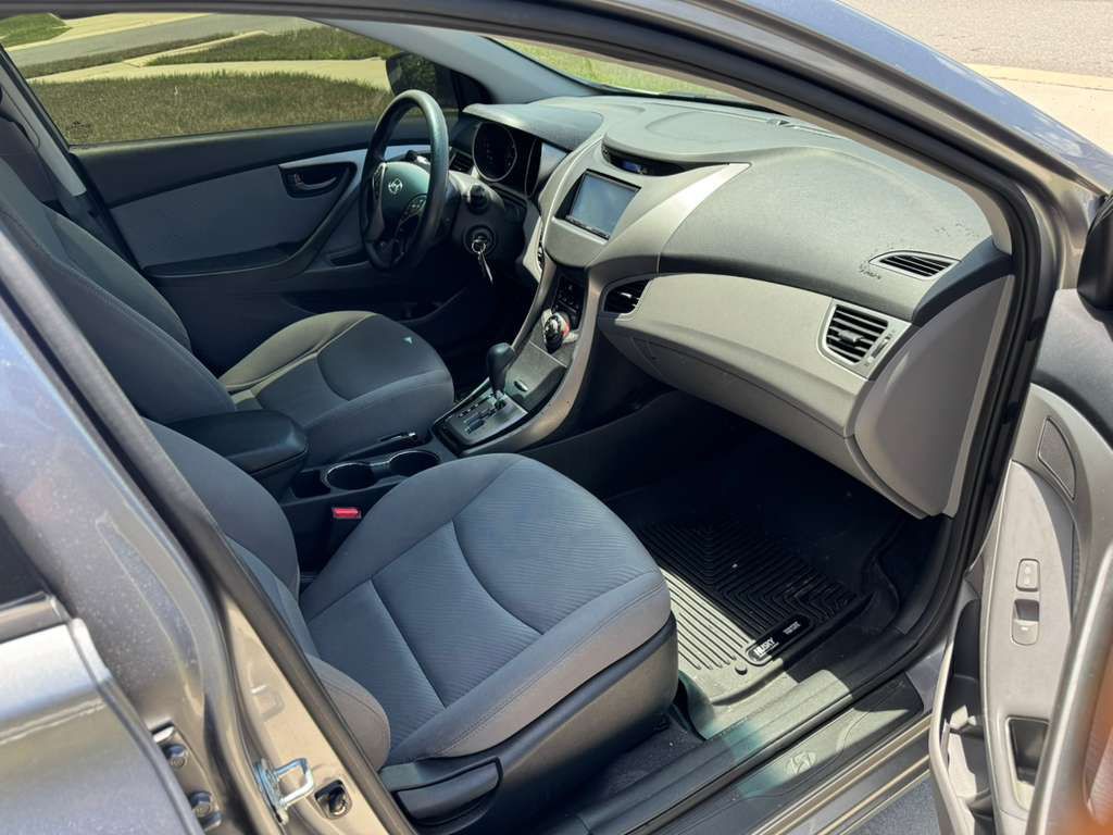 2013 Hyundai Elantra Image 10