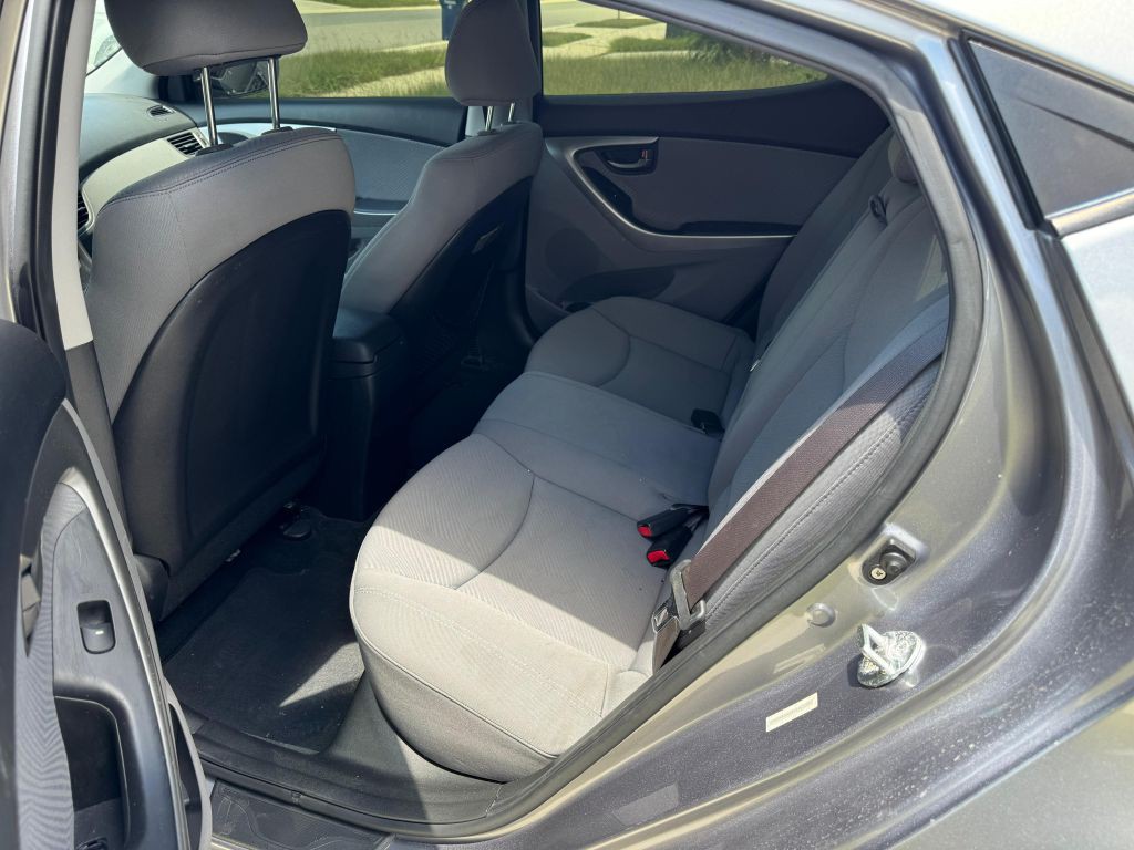2013 Hyundai Elantra Image 12