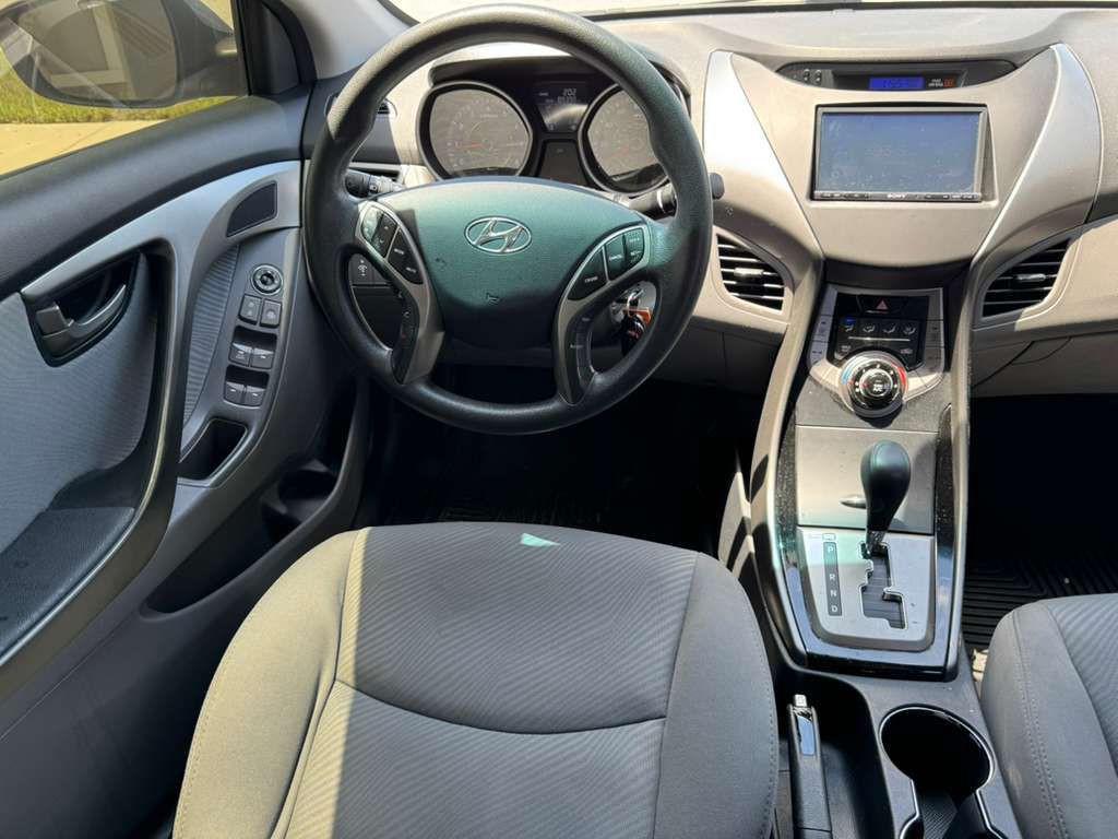 2013 Hyundai Elantra Image 14