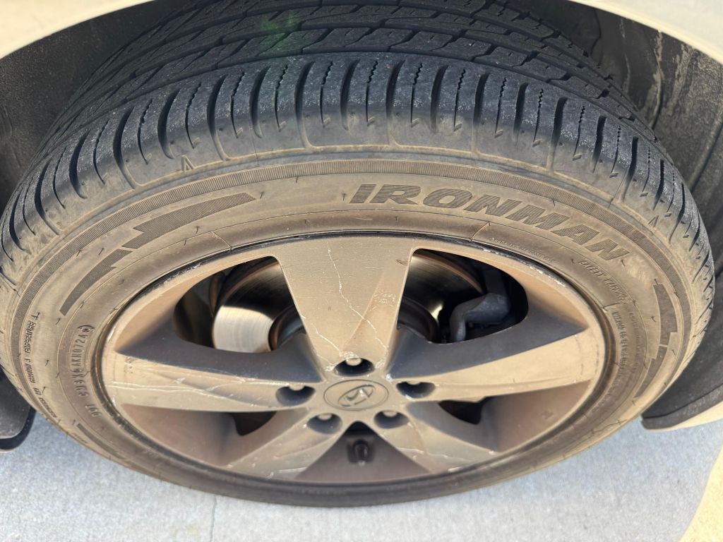 2013 Hyundai Elantra Image 15