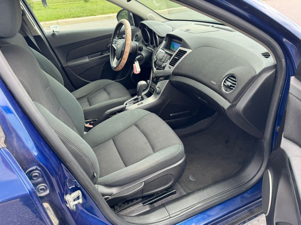 2012 Chevrolet Cruze Image 11