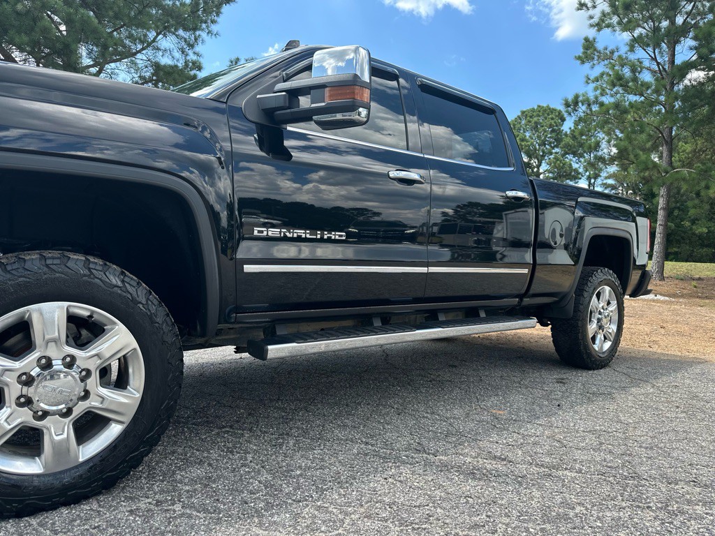 2018 GMC Sierra Image 2