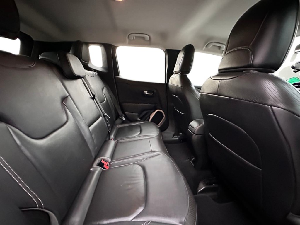 2016 Jeep Renegade Image 16