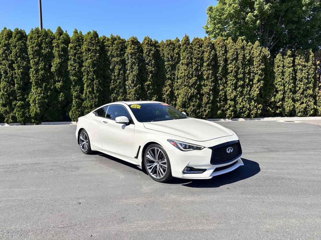 2017 INFINITI Q60 Image 3