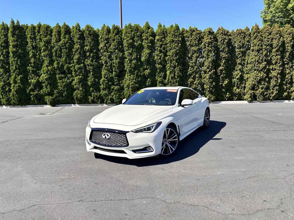 2017 INFINITI Q60 Image 4