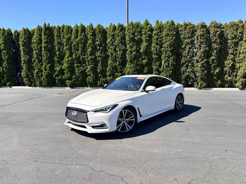2017 INFINITI Q60 Image 5