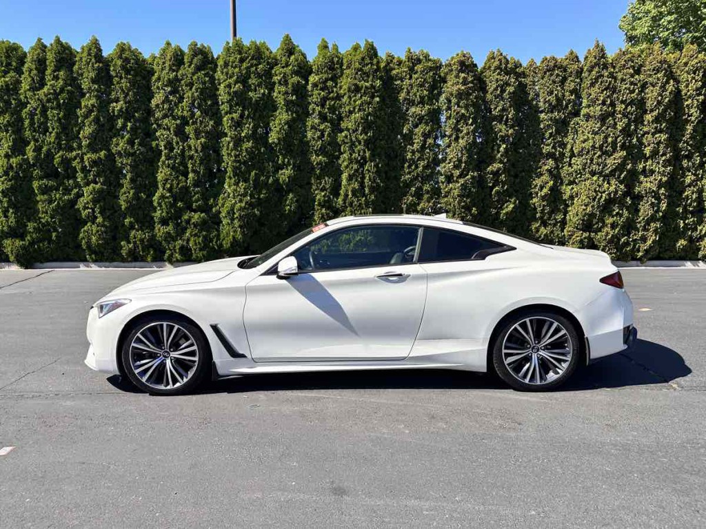 2017 INFINITI Q60 Image 10