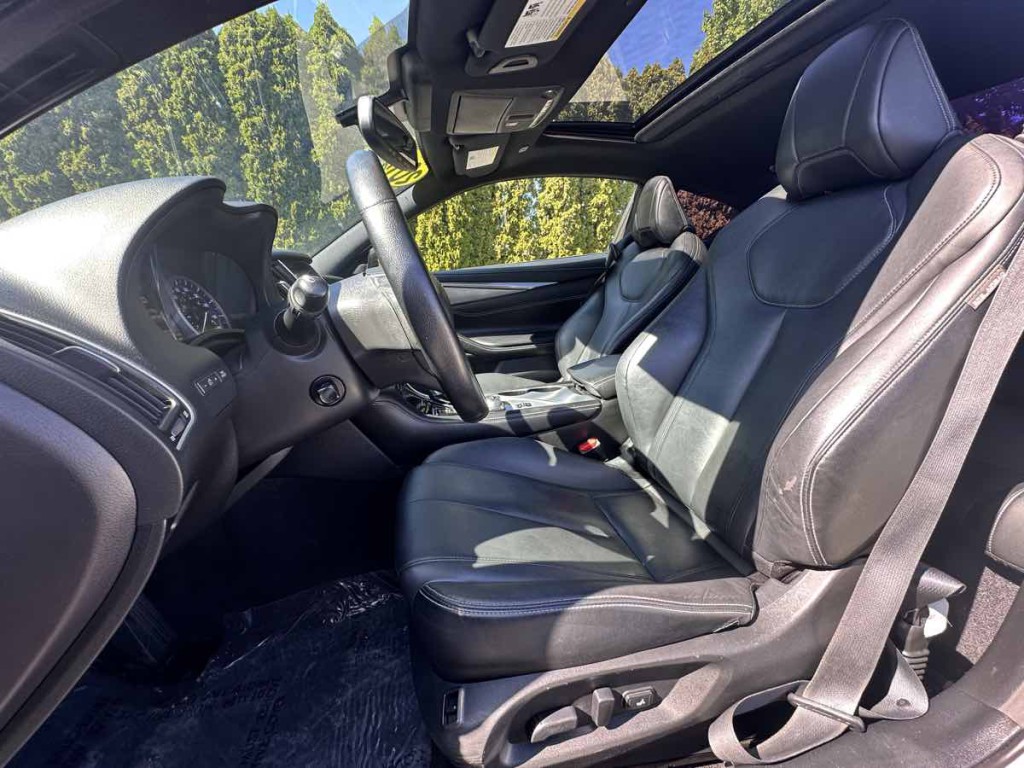 2017 INFINITI Q60 Image 11