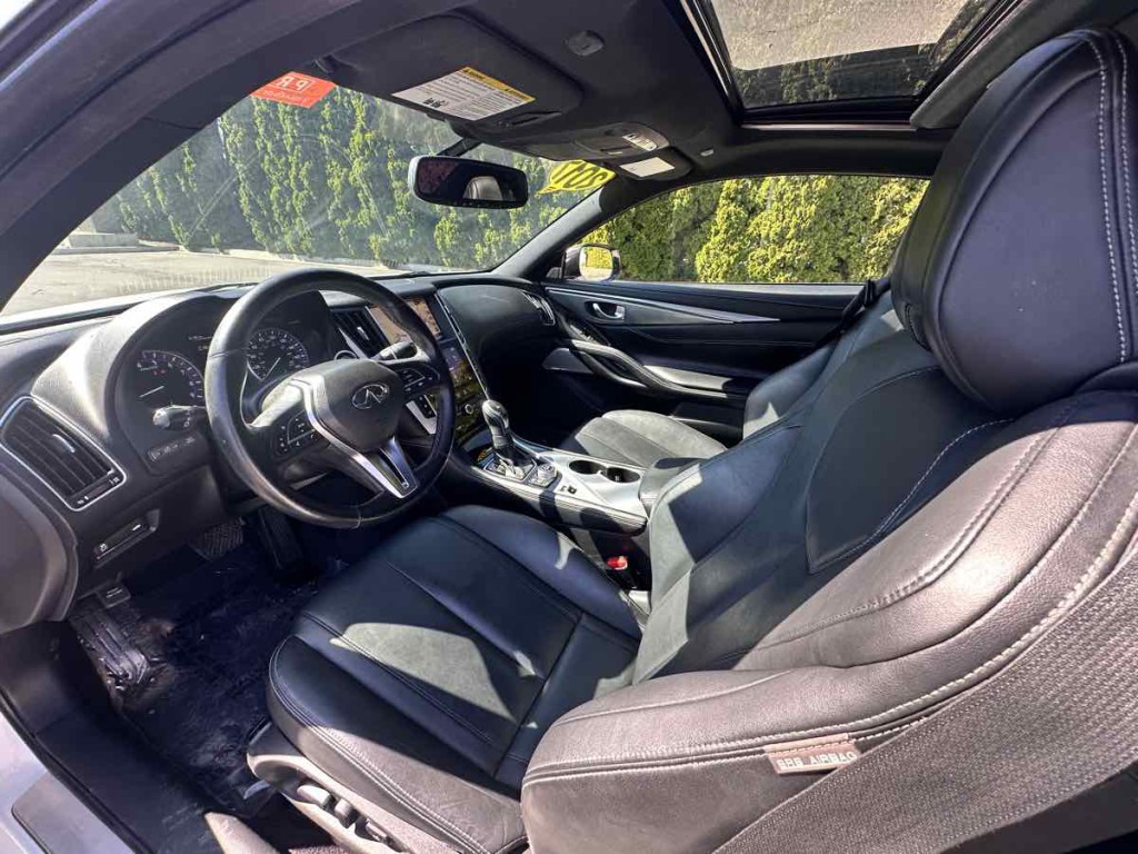 2017 INFINITI Q60 Image 12