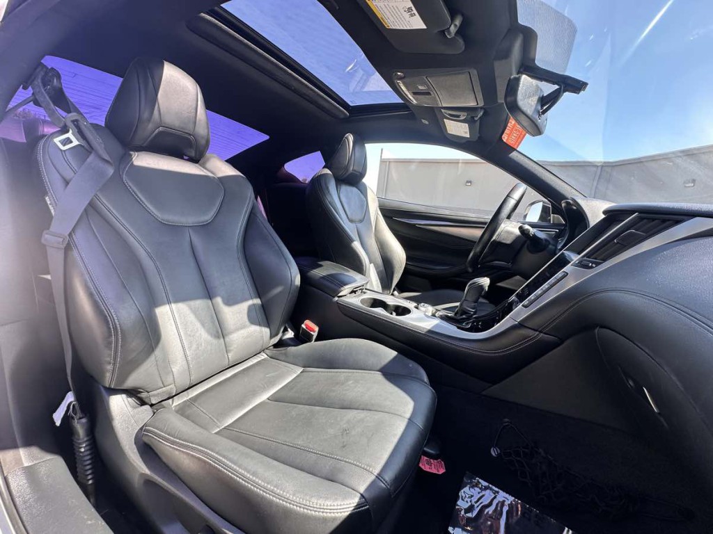 2017 INFINITI Q60 Image 14