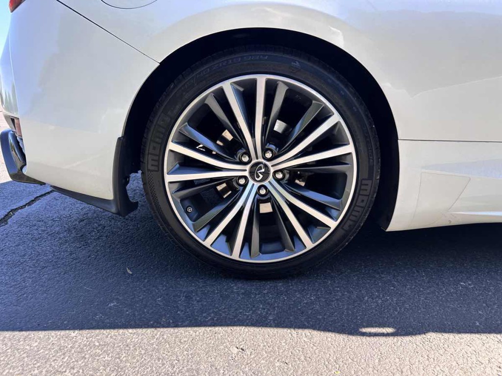 2017 INFINITI Q60 Image 23