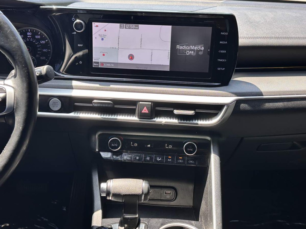 2022 Kia K5 Image 18