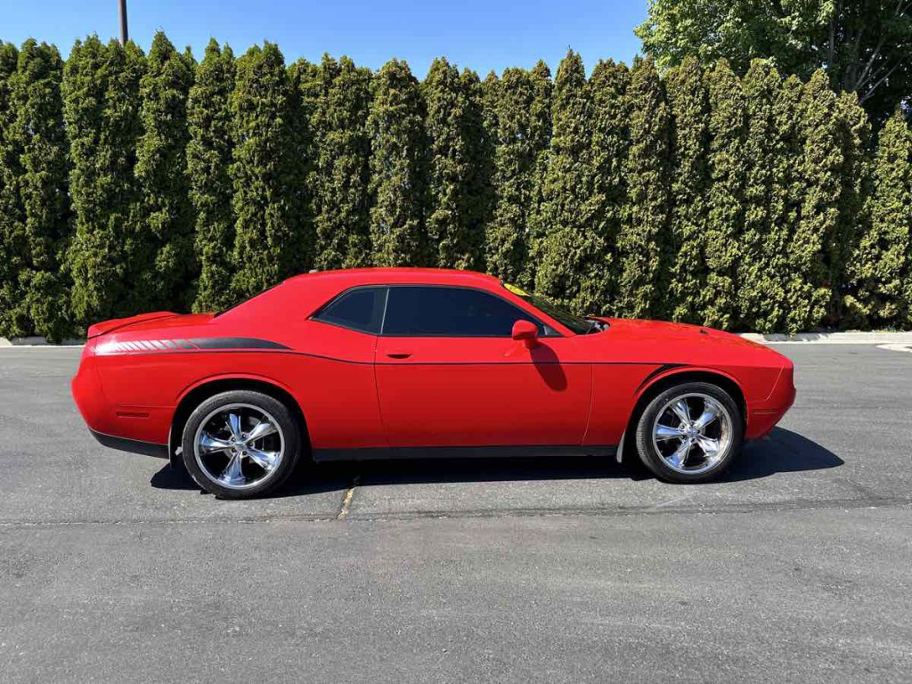 2015 Dodge Challenger Image 8