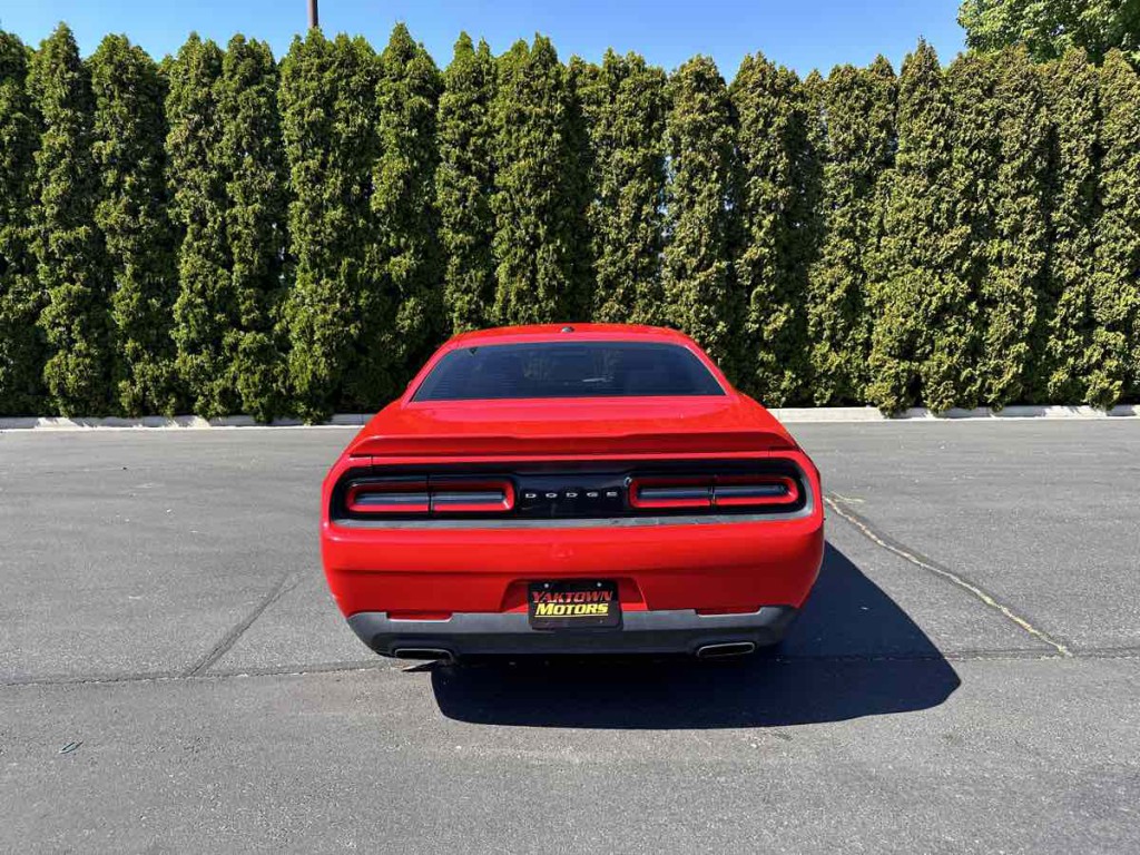 2015 Dodge Challenger Image 9