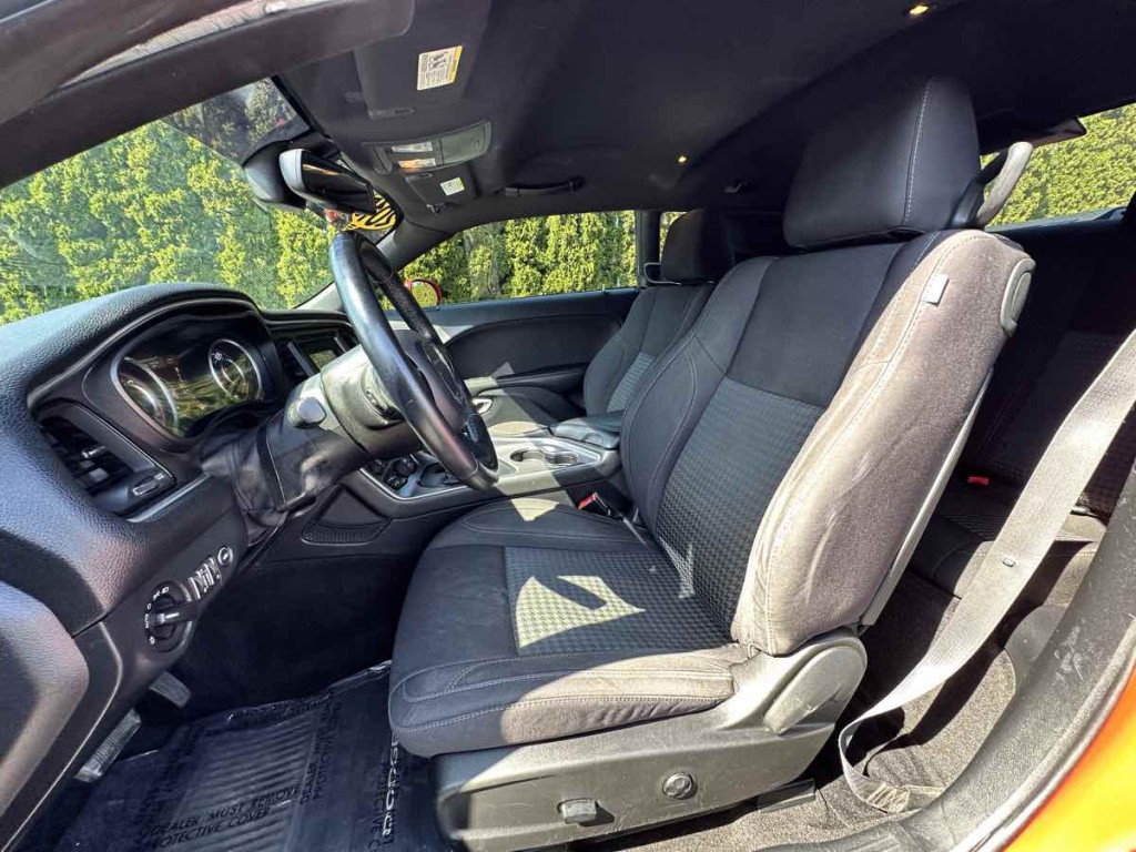2015 Dodge Challenger Image 11