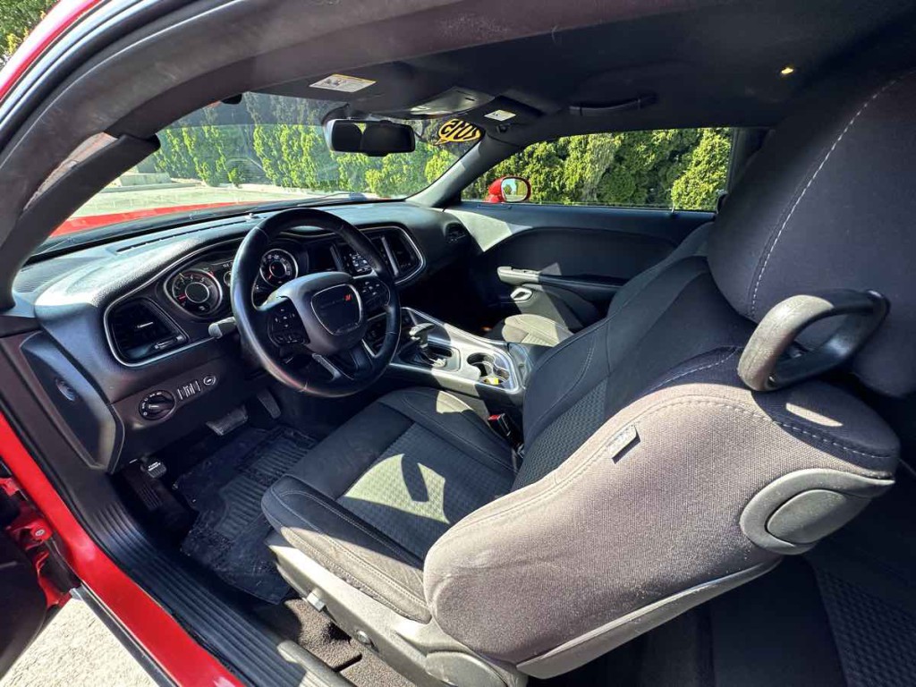 2015 Dodge Challenger Image 12