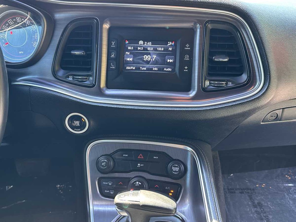 2015 Dodge Challenger Image 17
