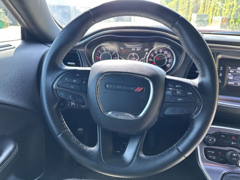 2015 Dodge Challenger Image 19