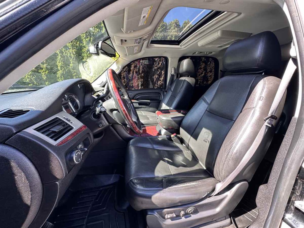 2014 Cadillac Escalade Image 12