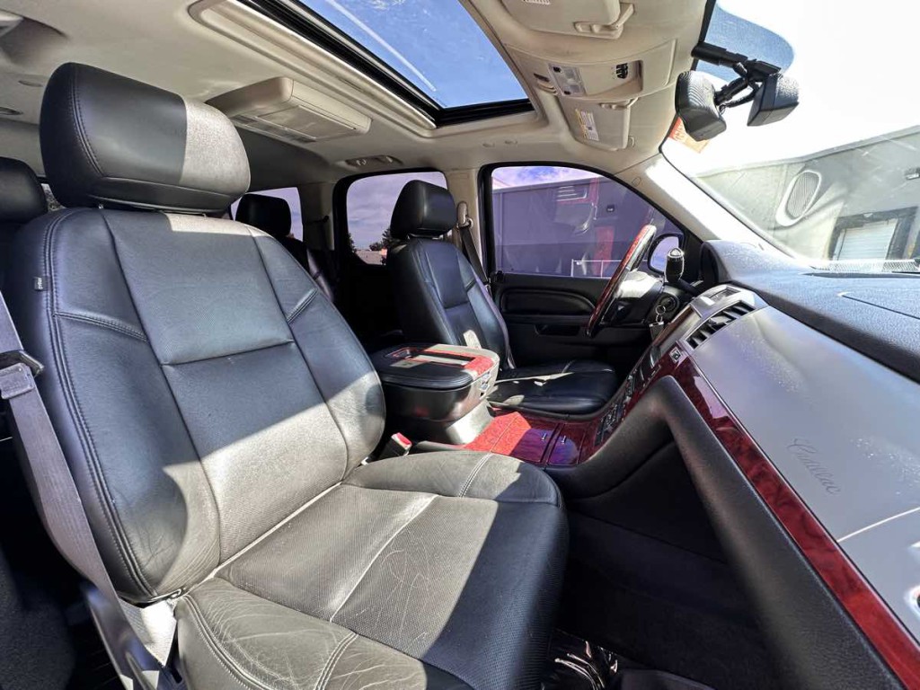 2014 Cadillac Escalade Image 16