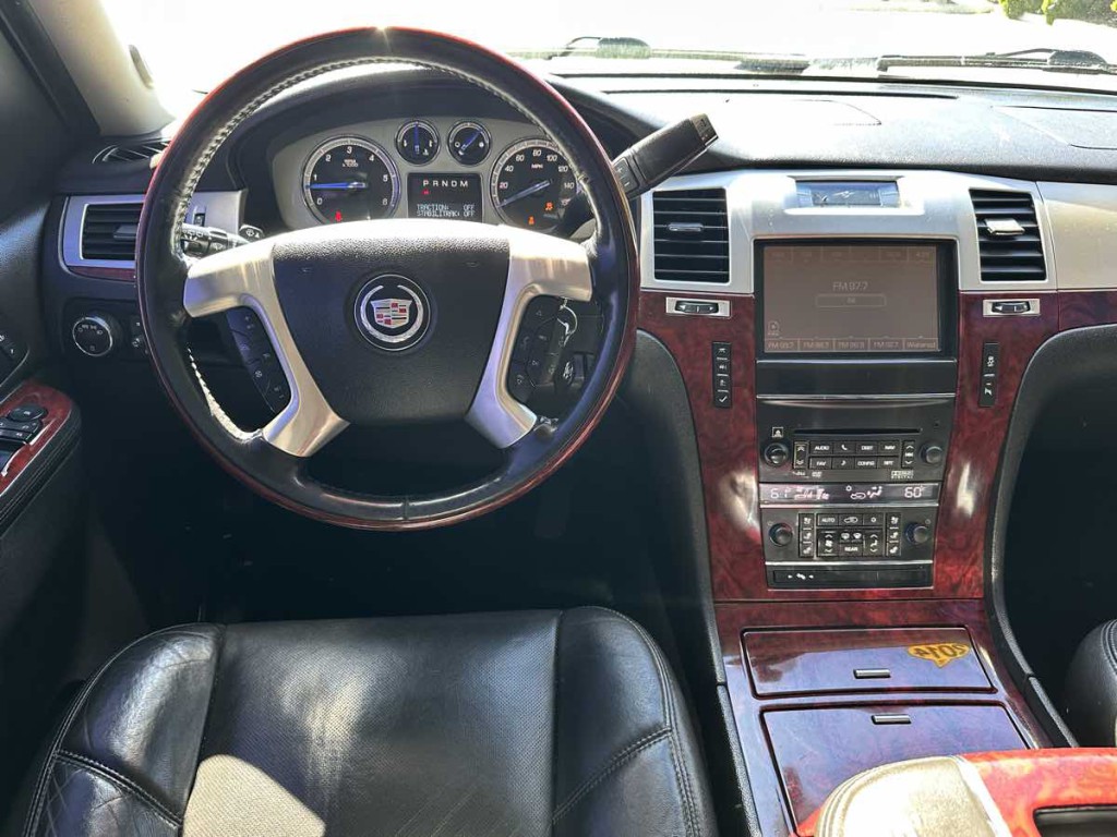 2014 Cadillac Escalade Image 21
