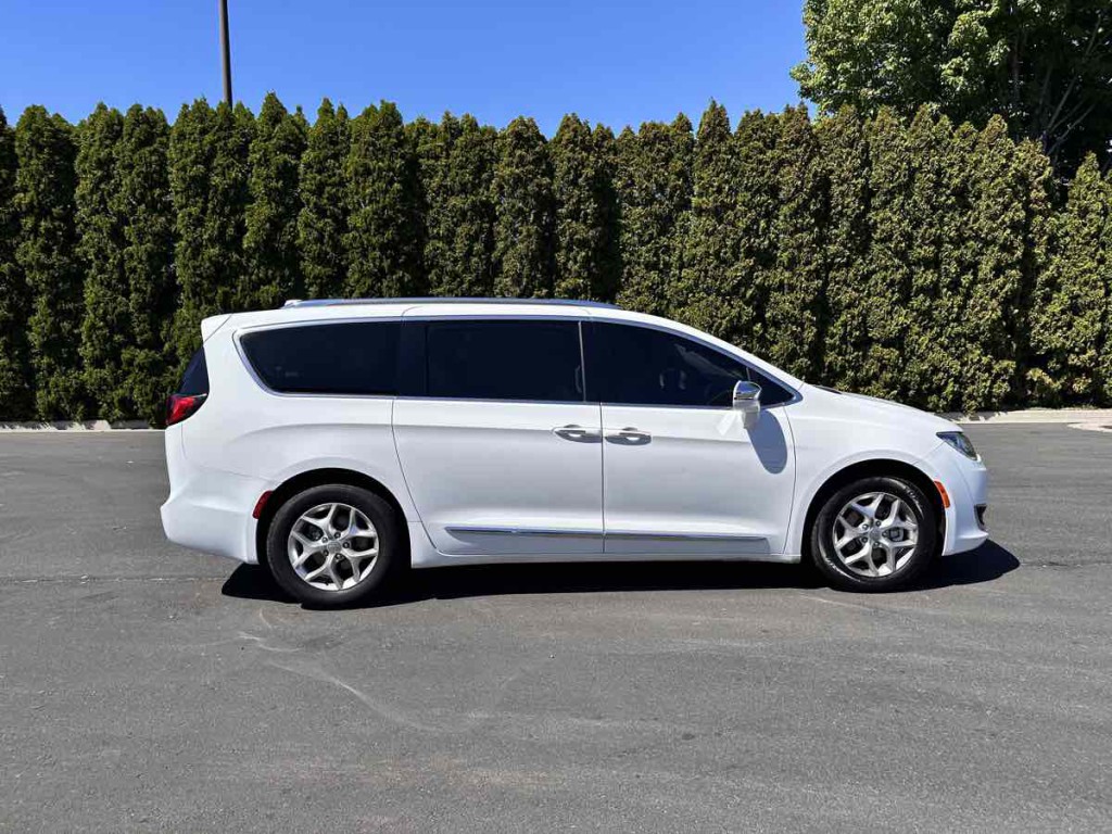 2020 Chrysler Pacifica Image 8