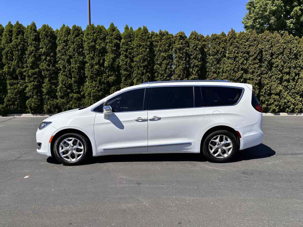 2020 Chrysler Pacifica Image 9