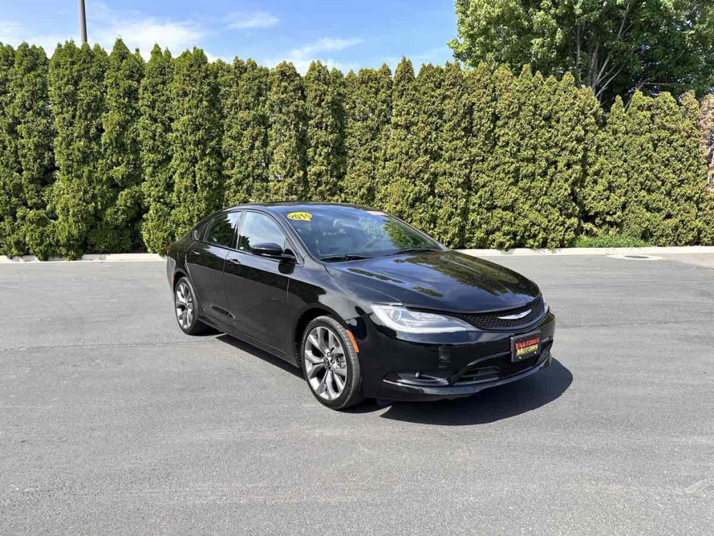 2016 Chrysler 200 Image 3