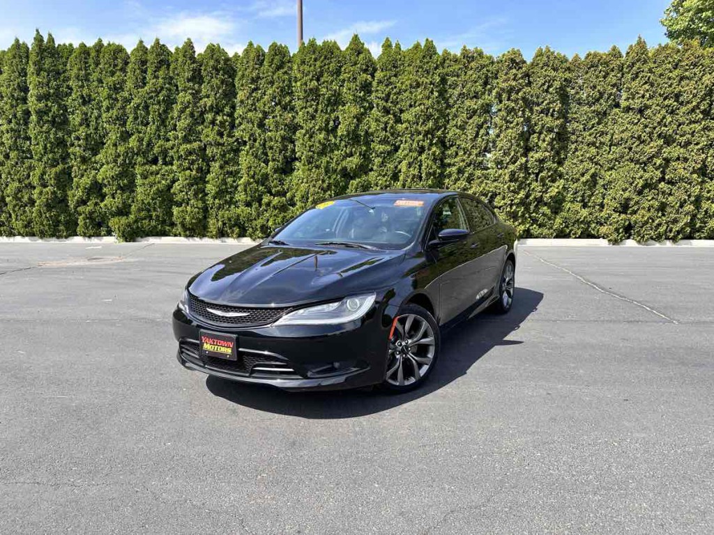 2016 Chrysler 200 Image 4