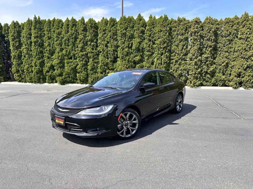 2016 Chrysler 200 Image 5