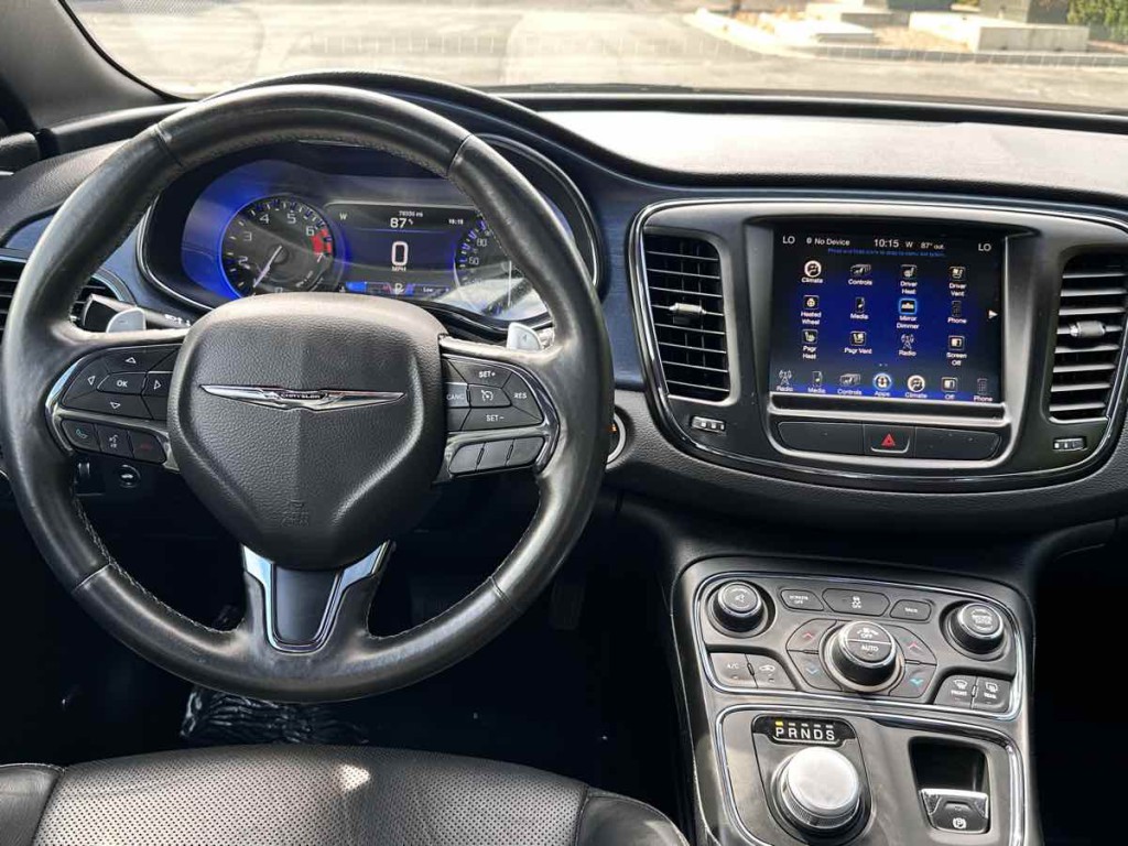 2016 Chrysler 200 Image 17