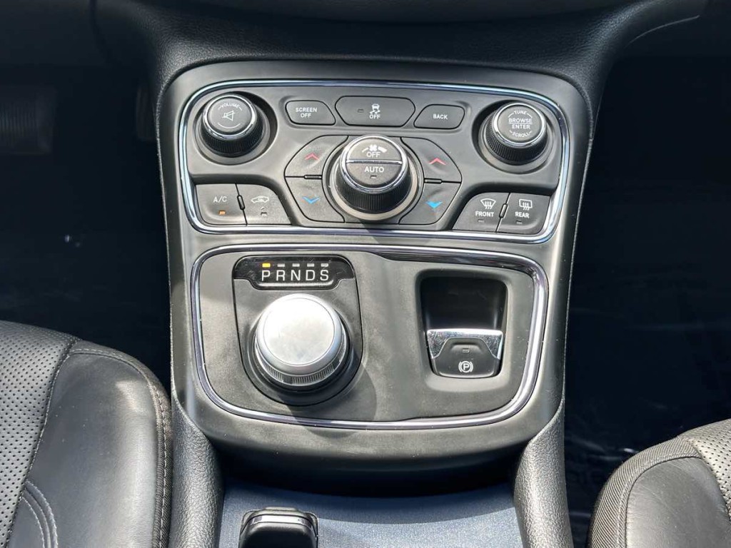 2016 Chrysler 200 Image 19