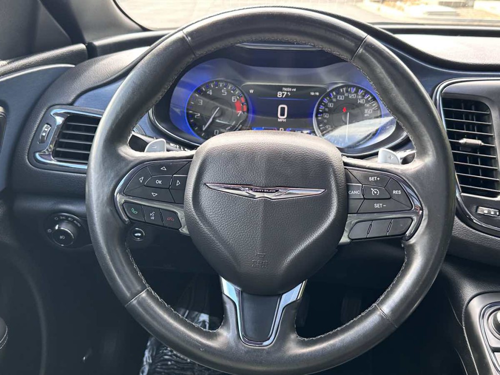2016 Chrysler 200 Image 22