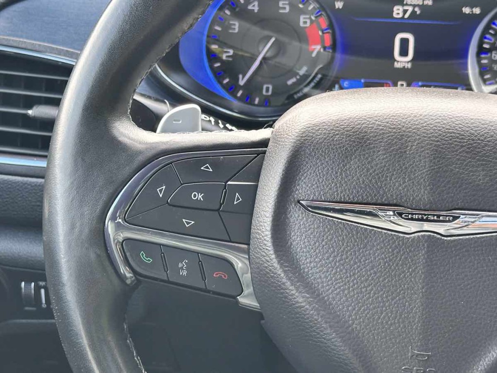 2016 Chrysler 200 Image 24