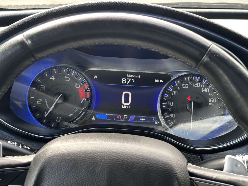 2016 Chrysler 200 Image 25