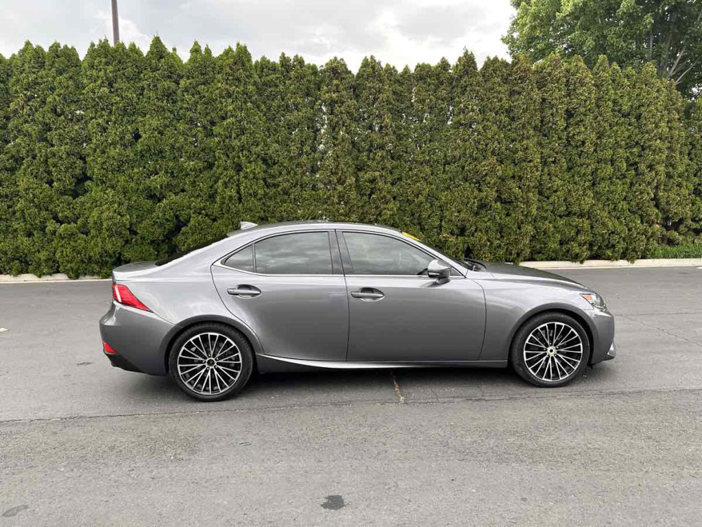 2016 Lexus IS 200t Image 8