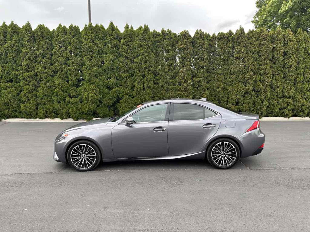 2016 Lexus IS 200t Image 10