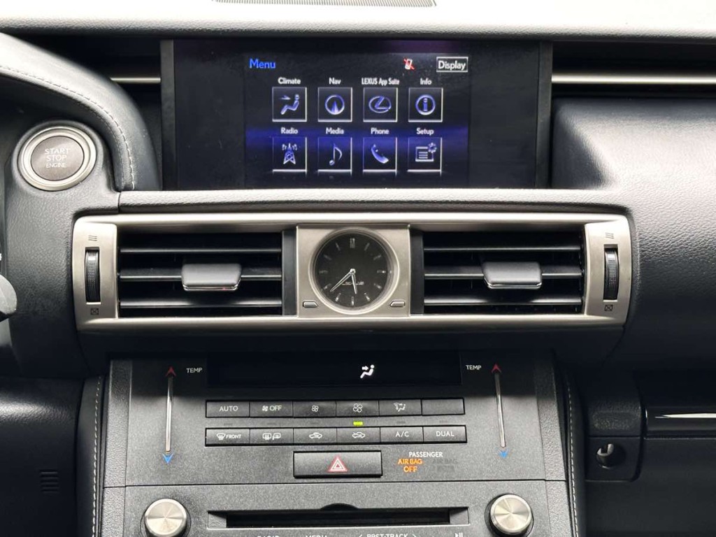 2016 Lexus IS 200t Image 17