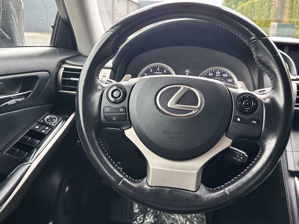2016 Lexus IS 200t Image 20