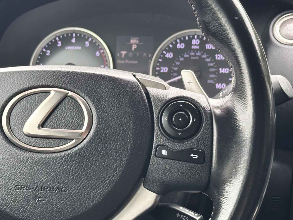 2016 Lexus IS 200t Image 21
