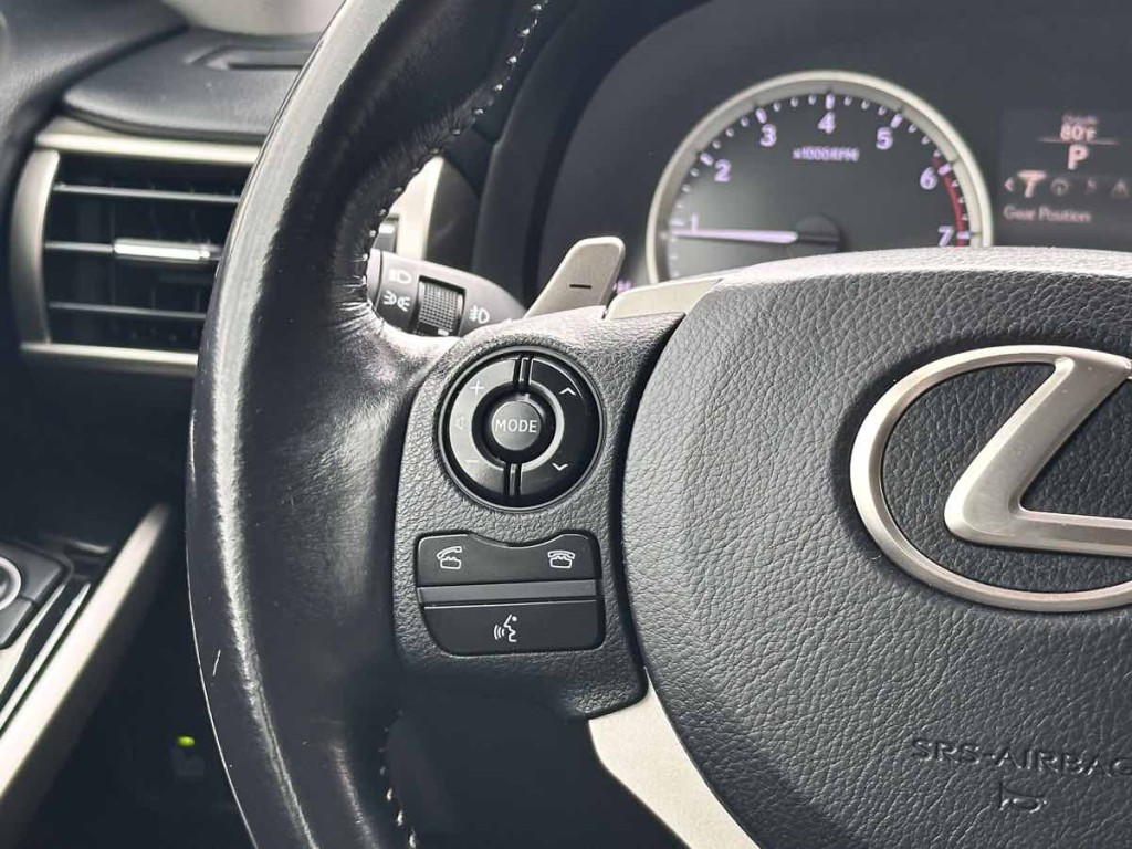 2016 Lexus IS 200t Image 22