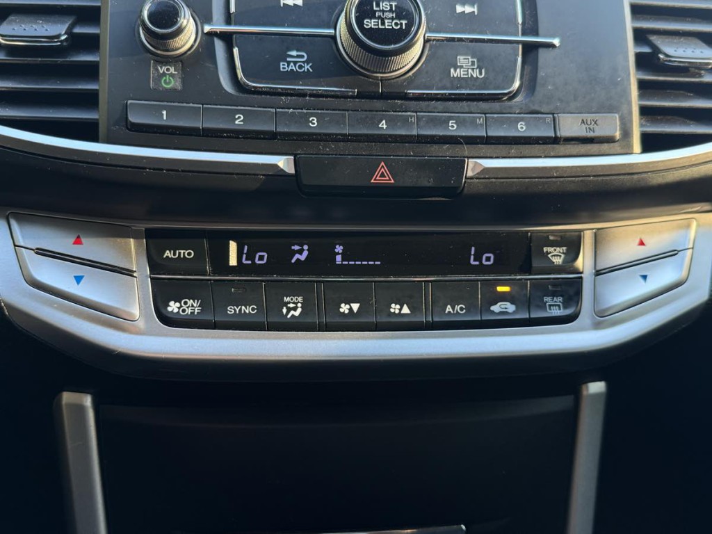 2015 Honda Accord Image 17
