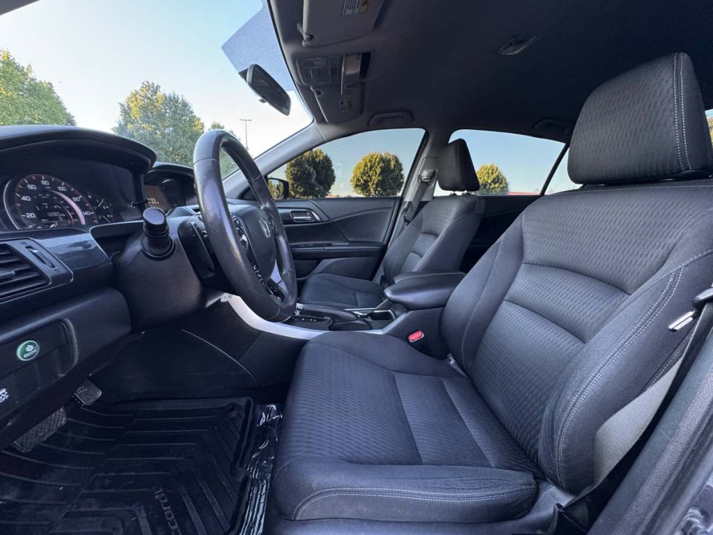 2015 Honda Accord Image 18