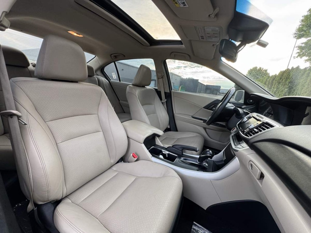 2013 Honda Accord Image 17