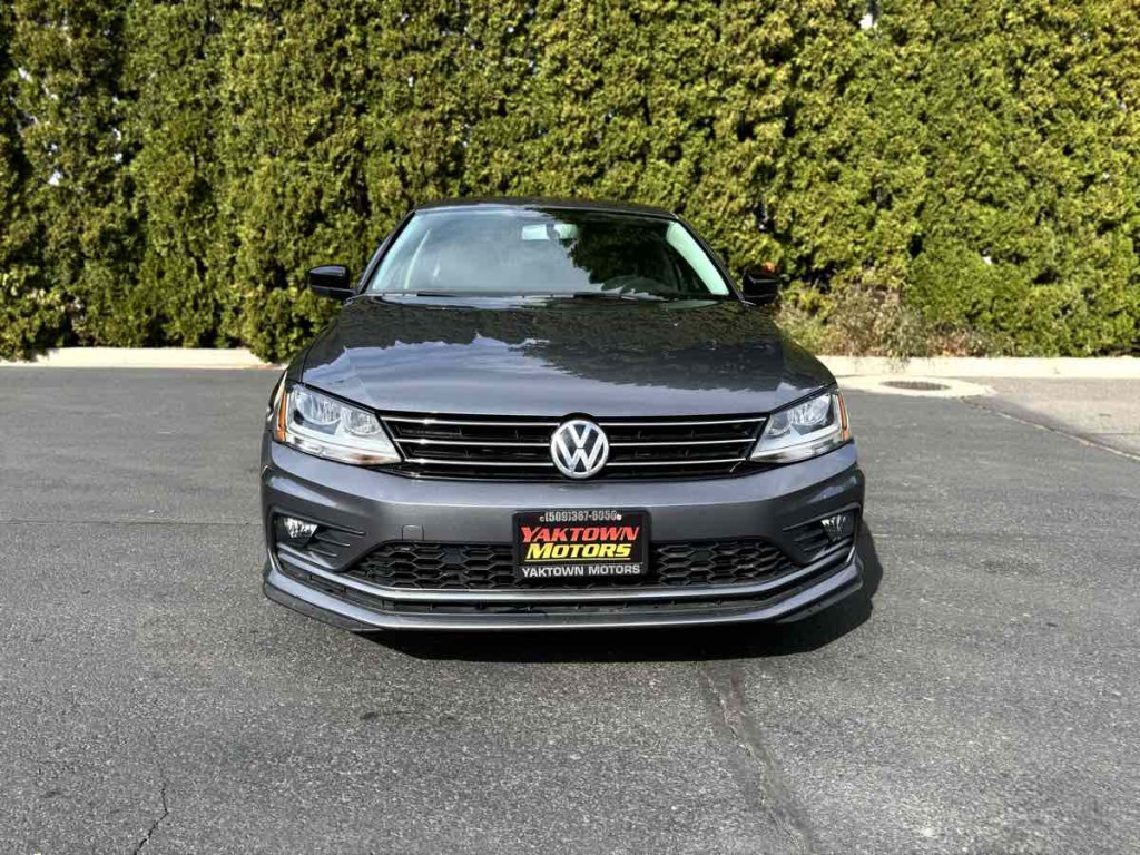 2018 Volkswagen Jetta Image 2