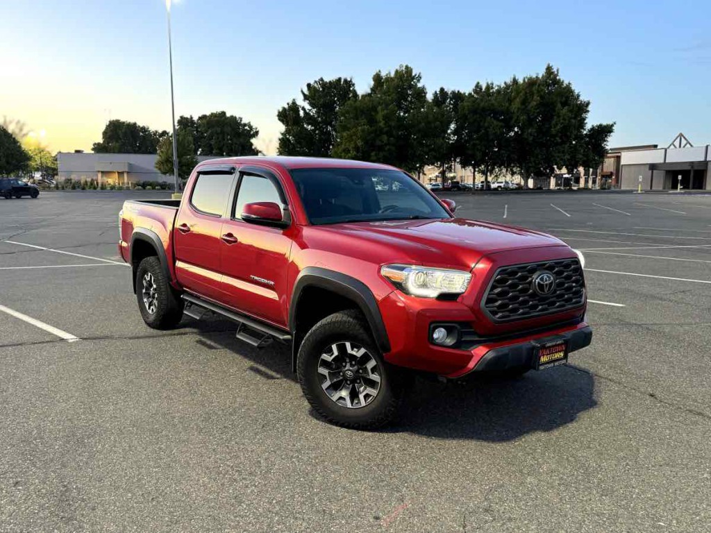 2020 Toyota Tacoma Image 2