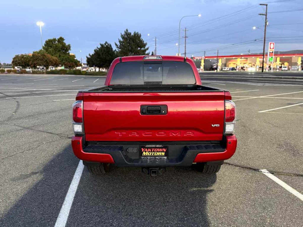 2020 Toyota Tacoma Image 9