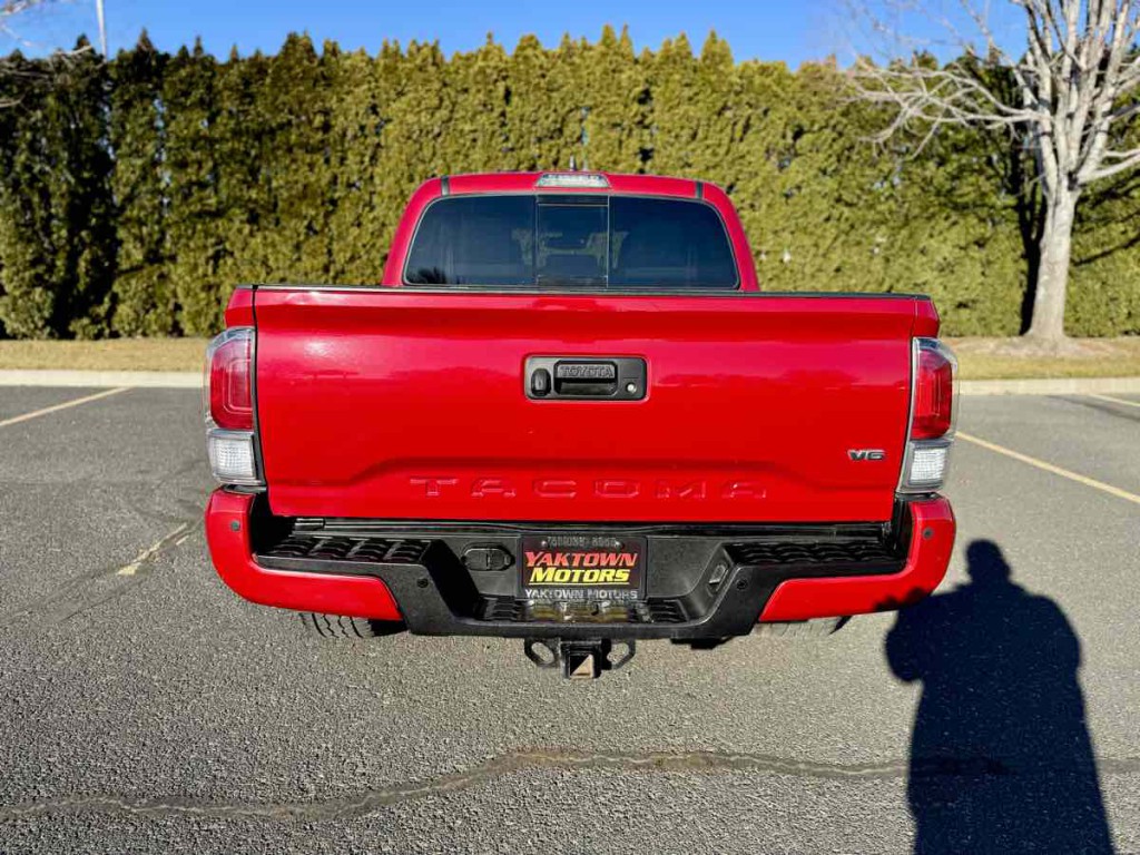 2020 Toyota Tacoma Image 8